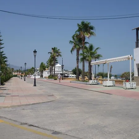 Lägenhet Beachfront 3 Bed