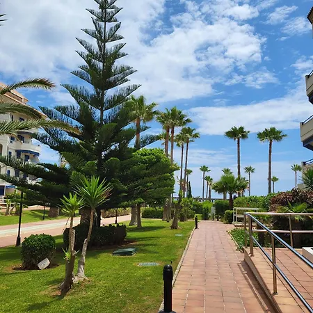 Lägenhet Beachfront 3 Bed San Luis de Sabinillas